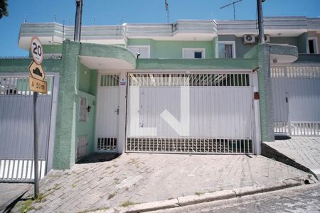 Casa à venda com 74m², 2 quartos e 2 vagas Casa à venda com 74m², 2 quartos e 2 vagasFachada