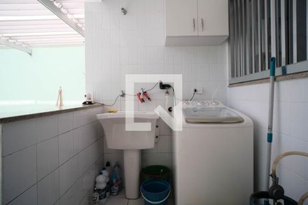 Casa à venda com 74m², 2 quartos e 2 vagas Casa à venda com 74m², 2 quartos e 2 vagasÁrea de Serviço