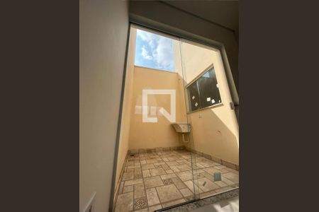 Casa à venda com 2 quartos, 66m² em Jardim Santa Cruz (Campo Grande), São Paulo