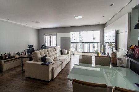 Sala de TV de apartamento para alugar com 1 quarto, 69m² em Jardim Tupanci, Barueri