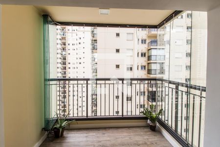 Varanda de apartamento para alugar com 1 quarto, 69m² em Jardim Tupanci, Barueri