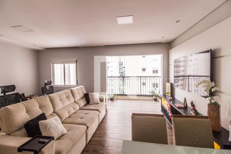 Sala de TV de apartamento para alugar com 1 quarto, 69m² em Jardim Tupanci, Barueri