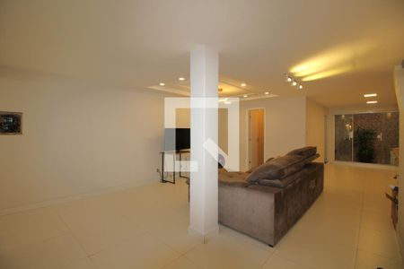 Sala de TV de casa à venda com 3 quartos, 200m² em Anil, Rio de Janeiro