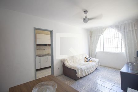 Sala de apartamento para alugar com 2 quartos, 50m² em Colubandê, São Gonçalo