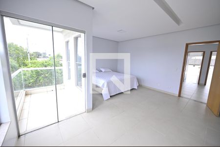 Suíte de casa de condomínio para alugar com 3 quartos, 320m² em Jardins Lisboa, Goiânia