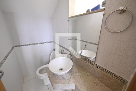 Lavabo de casa de condomínio para alugar com 3 quartos, 320m² em Jardins Lisboa, Goiânia