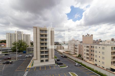 Vista da sacada de apartamento para alugar com 2 quartos, 47m² em Jardim Nova Europa, Campinas