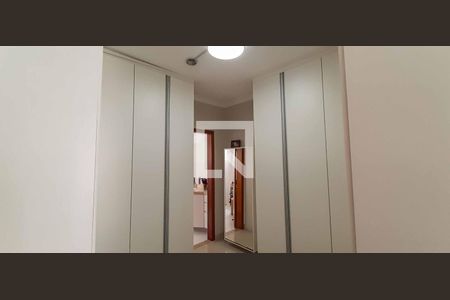 Casa à venda com 182m², 3 quartos e 2 vagas Casa à venda com 182m², 3 quartos e 2 vagasCloset