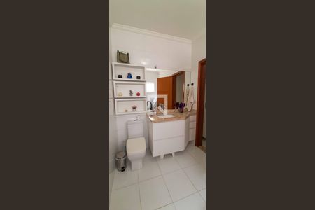 Casa à venda com 182m², 3 quartos e 2 vagas Casa à venda com 182m², 3 quartos e 2 vagasBanheiro da Suíte 1