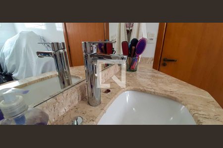 Casa à venda com 182m², 3 quartos e 2 vagas Casa à venda com 182m², 3 quartos e 2 vagasBanheiro da Suíte 1