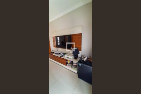 Casa à venda com 182m², 3 quartos e 2 vagas Casa à venda com 182m², 3 quartos e 2 vagasSala de TV