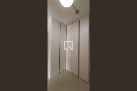 Casa à venda com 182m², 3 quartos e 2 vagas Casa à venda com 182m², 3 quartos e 2 vagasCloset