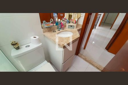 Casa à venda com 182m², 3 quartos e 2 vagas Casa à venda com 182m², 3 quartos e 2 vagasBanheiro da Suíte 2