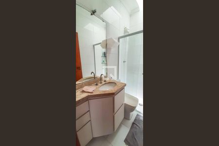 Casa à venda com 182m², 3 quartos e 2 vagas Casa à venda com 182m², 3 quartos e 2 vagasBanheiro Social