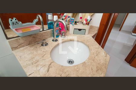 Casa à venda com 182m², 3 quartos e 2 vagas Casa à venda com 182m², 3 quartos e 2 vagasBanheiro da Suíte 2