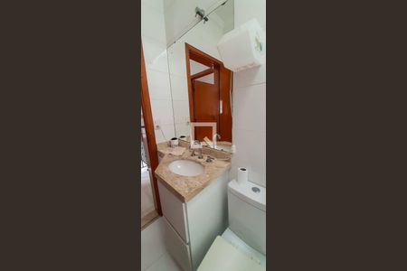 Casa à venda com 182m², 3 quartos e 2 vagas Casa à venda com 182m², 3 quartos e 2 vagasBanheiro Social