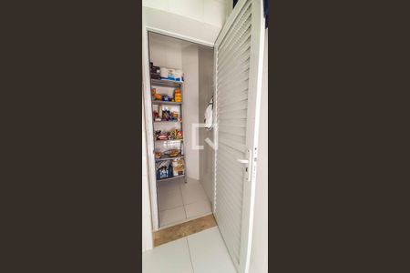 Casa à venda com 182m², 3 quartos e 2 vagas Casa à venda com 182m², 3 quartos e 2 vagasDespensa