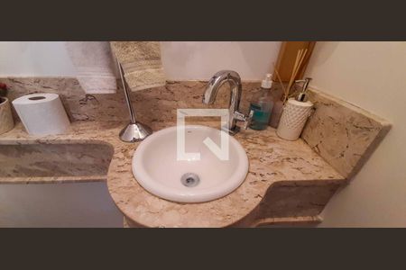 Casa à venda com 182m², 3 quartos e 2 vagas Casa à venda com 182m², 3 quartos e 2 vagasLavabo