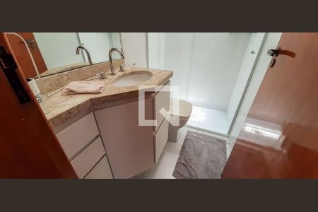 Casa à venda com 182m², 3 quartos e 2 vagas Casa à venda com 182m², 3 quartos e 2 vagasBanheiro Social