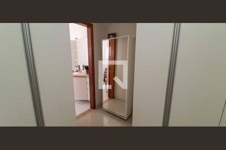 Casa à venda com 182m², 3 quartos e 2 vagas Casa à venda com 182m², 3 quartos e 2 vagasCloset