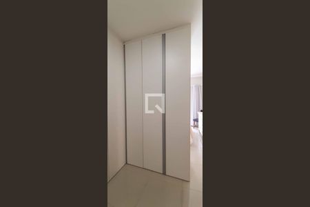 Casa à venda com 182m², 3 quartos e 2 vagas Casa à venda com 182m², 3 quartos e 2 vagasCloset