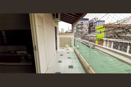 Casa à venda com 182m², 3 quartos e 2 vagas Casa à venda com 182m², 3 quartos e 2 vagasSacada da Sala de TV