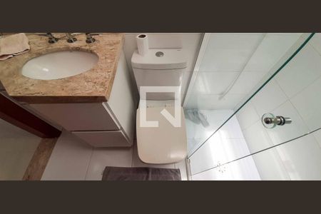 Casa à venda com 182m², 3 quartos e 2 vagas Casa à venda com 182m², 3 quartos e 2 vagasBanheiro Social