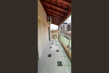 Casa à venda com 182m², 3 quartos e 2 vagas Casa à venda com 182m², 3 quartos e 2 vagasSacada da Sala de TV