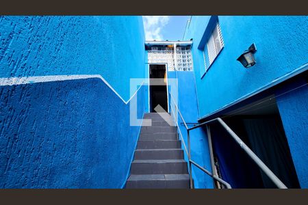 Casa à venda com 182m², 3 quartos e 4 vagas Casa à venda com 182m², 3 quartos e 4 vagasEscada