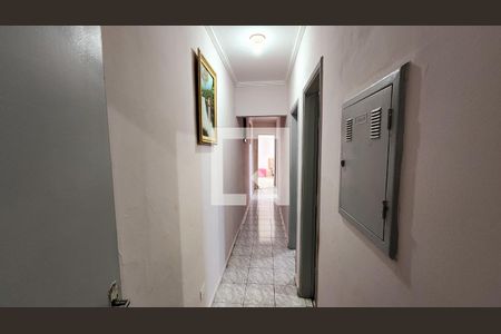 Casa à venda com 182m², 3 quartos e 4 vagas Casa à venda com 182m², 3 quartos e 4 vagasCorredor
