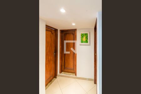 Hall dos quartos de apartamento à venda com 3 quartos, 169m² em Olaria, Rio de Janeiro