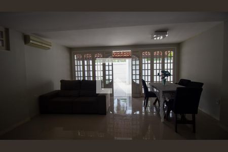 Sala de casa de condomínio à venda com 4 quartos, 400m² em Barra da Tijuca, Rio de Janeiro