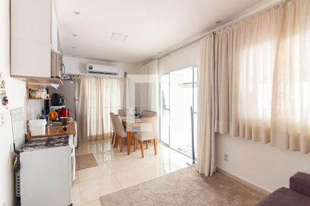 Sala e Cozinha  de casa à venda com 2 quartos, 127m² em Santa Maria, Osasco