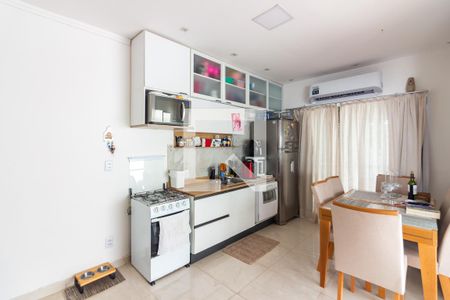 Sala e Cozinha  de casa à venda com 2 quartos, 127m² em Santa Maria, Osasco