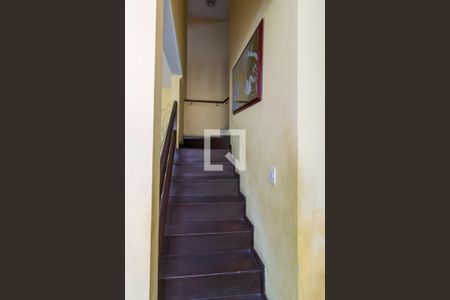 Sala - Acesso ao 2º andar de casa à venda com 3 quartos, 180m² em Olaria, Rio de Janeiro