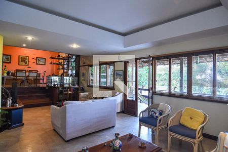 Sala de casa à venda com 4 quartos, 340m² em Badu, Niterói