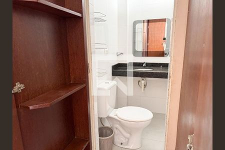 Banheiro do Quarto 1 de apartamento para alugar com 3 quartos, 65m² em Eldorado, Contagem