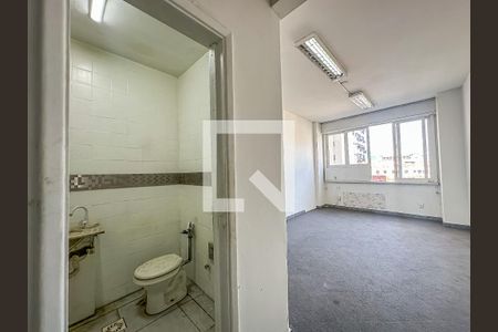 Banheiro de apartamento para alugar com 1 quarto, 32m² em Centro, Rio de Janeiro