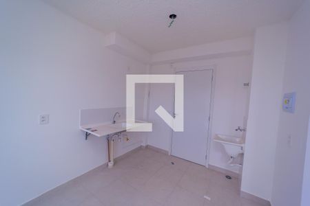 Sala/Cozinha e Área de Serviço de apartamento para alugar com 2 quartos, 32m² em Vila Ré, São Paulo