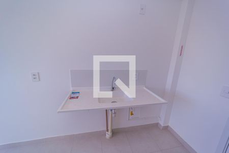 Sala/Cozinha e Área de Serviço de apartamento para alugar com 2 quartos, 32m² em Vila Ré, São Paulo