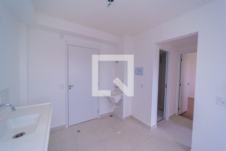 Sala/Cozinha e Área de Serviço de apartamento para alugar com 2 quartos, 32m² em Vila Ré, São Paulo