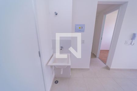 Sala/Cozinha e Área de Serviço de apartamento para alugar com 2 quartos, 32m² em Vila Ré, São Paulo