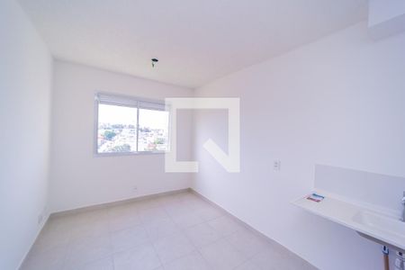 Sala/Cozinha e Área de Serviço de apartamento para alugar com 2 quartos, 32m² em Vila Ré, São Paulo