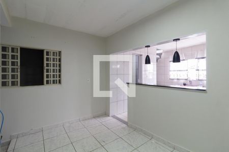 Sala de casa para alugar com 3 quartos, 95m² em Vila Taquari, São Paulo