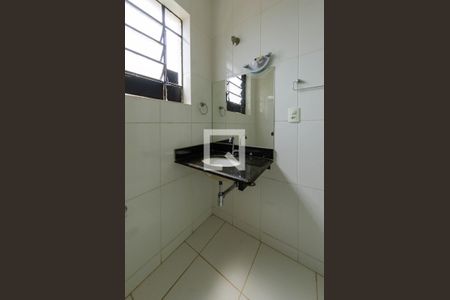 Banheiro de apartamento à venda com 1 quarto, 51m² em Serra, Belo Horizonte