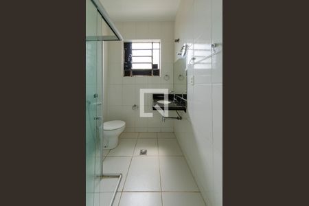 Banheiro de apartamento à venda com 1 quarto, 51m² em Serra, Belo Horizonte