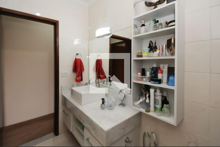 Casa à venda com 191m², 3 quartos e 2 vagas Casa à venda com 191m², 3 quartos e 2 vagasBanheiro Social