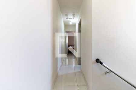 Corredor de casa para alugar com 3 quartos, 168m² em Vila Santo Estefano, São Paulo