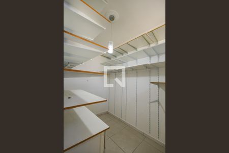 Closet da suíte de casa para alugar com 4 quartos, 245m² em Vila Sao Geraldo, Taubaté