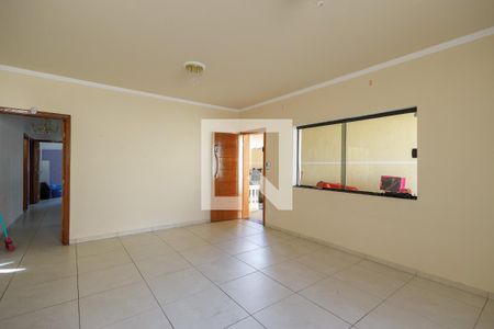 Sala de casa para alugar com 4 quartos, 245m² em Vila Sao Geraldo, Taubaté